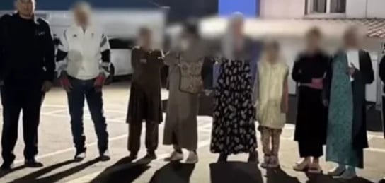 Подростков-попрошаек, нападавших на алматинцев в парке выгнали из страны