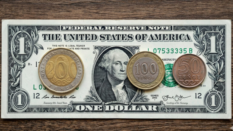 Теңге алтыншы күн қатарынан нығайып келеді