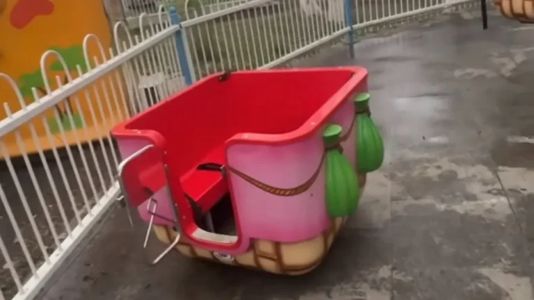 Астанада балалар мінген аттракцион құлады: полиция тексеріс бастады