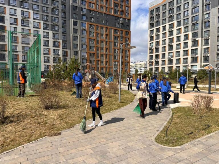 Около 7 тыс. строителей вышли на экоакцию «Таза Казахстан» в Астане