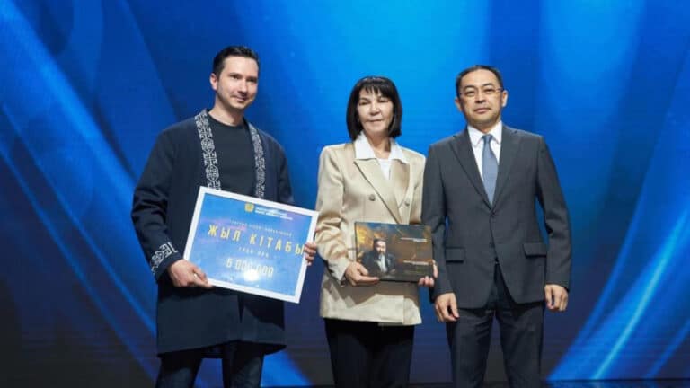 «Ұлттық кітап» республикалық байқауының жеңімпаздары ақшалай сыйлық алды