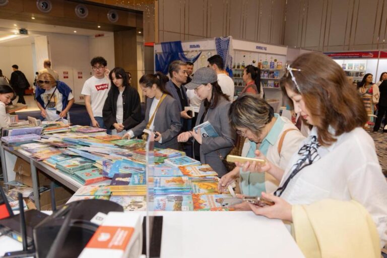 Казахстанцы вошли в мировую Книгу рекордов и получили награды в Астане