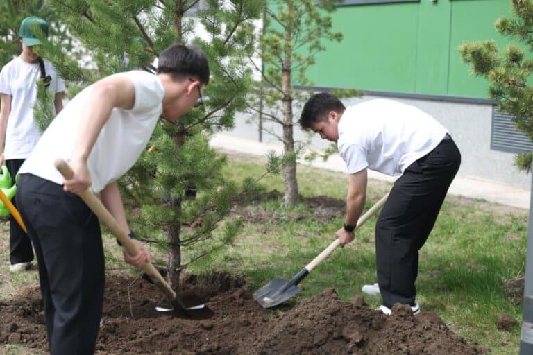 Более 100 тысяч школьников посадили деревья в рамках экоакции в Казахстане
