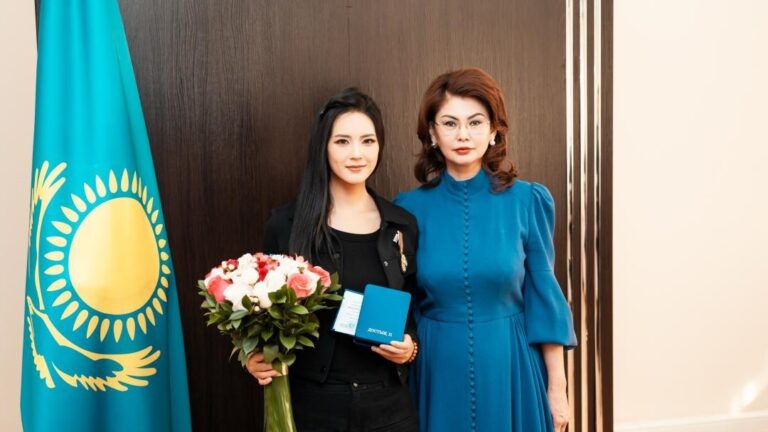 Миллиард қаралым жинаған қытай блогері марапатталды