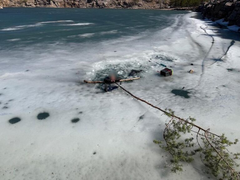Игнорируя очевидное: рыбак дважды за день провалился под лед в Бурабайском районе
