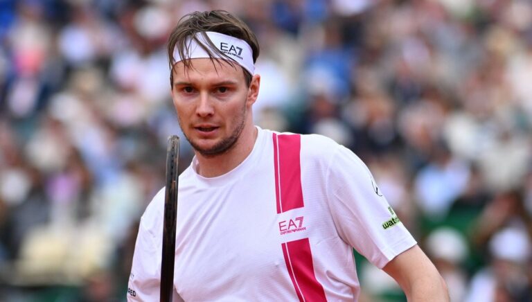 Александр Бублик проиграл экс-третьей ракетке мира на Mutua Madrid Open-2026