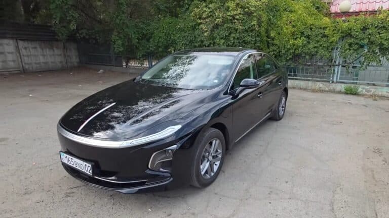 Владелец Hongqi E-QM5 нашел способ экономить на ТО электромобиля