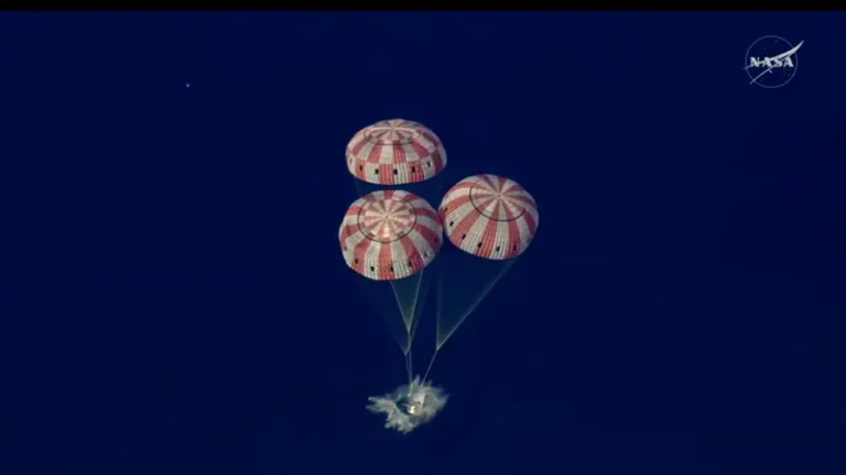 «Артемида-2» миссиясы сәтті аяқталды: «Орион» кемесі Жерге оралды