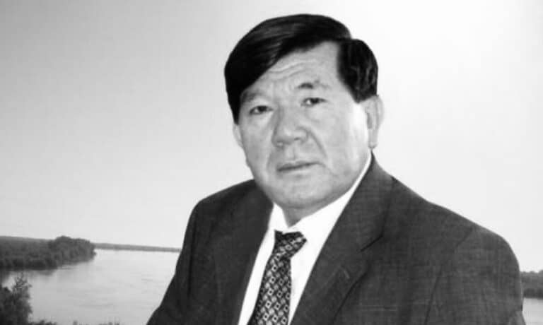 Халық жазушысы Мұхтар Шаханов өмірден озды