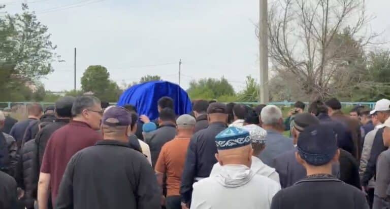 Мұхтар Шаханов өз өсиеті бойынша Отырар топырағына жерленді