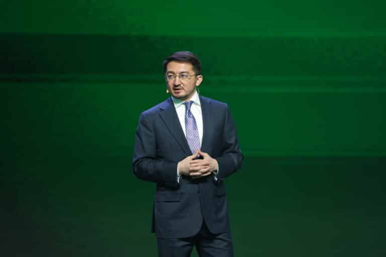 Мадиев хочет заставить всех чиновников пользоваться искусственным интеллектом