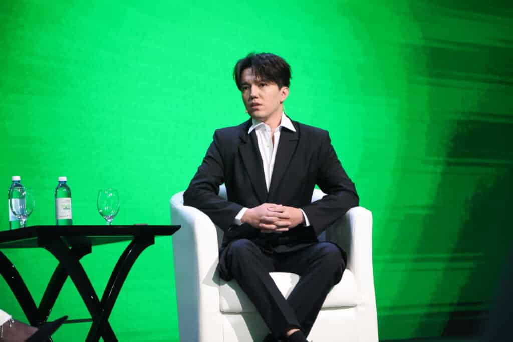 Димаш тыңдармандарының сұрағына жауап берді/фото: Серикжан Ковланбаев