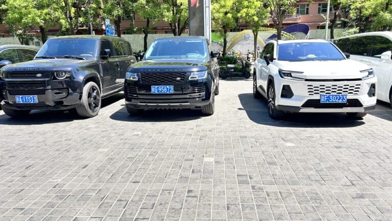 Жители Пекина выбирают западный премиум вместо китайских «гаджетов на колесах»