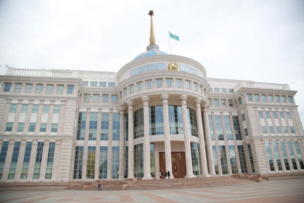 Тоқаев Есмұхан Обаевтың отбасына көңіл айтты