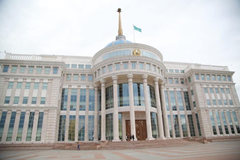 Тоқаев Есмұхан Обаевтың отбасына көңіл айтты