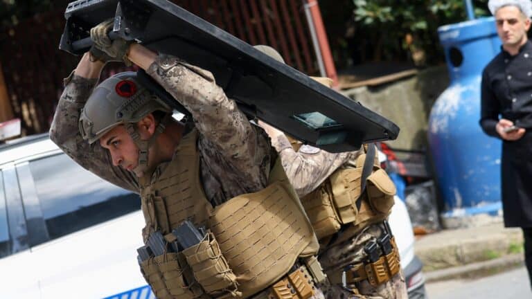 Израильдің Ыстанбұлдағы консулдығы маңында атыс болып, екі адам қаза тапты