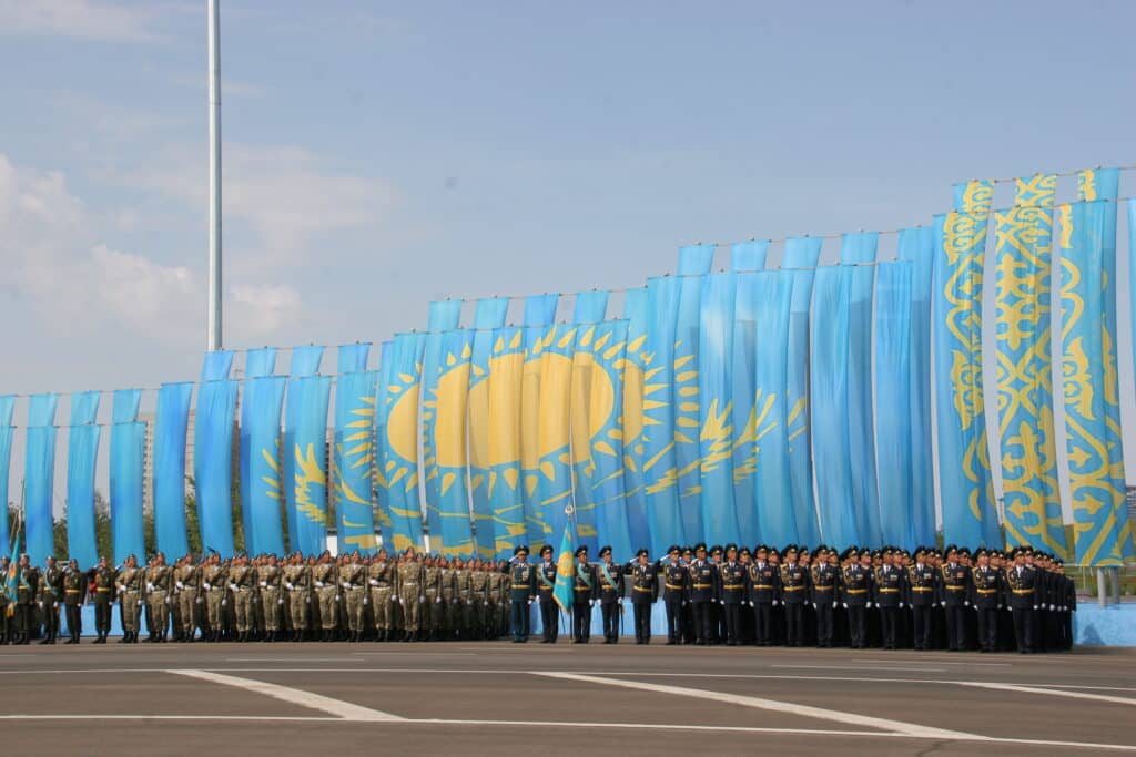 Жеңіс күні әскери парадтың орнына тегін «сарбаз ботқасы» таратылады