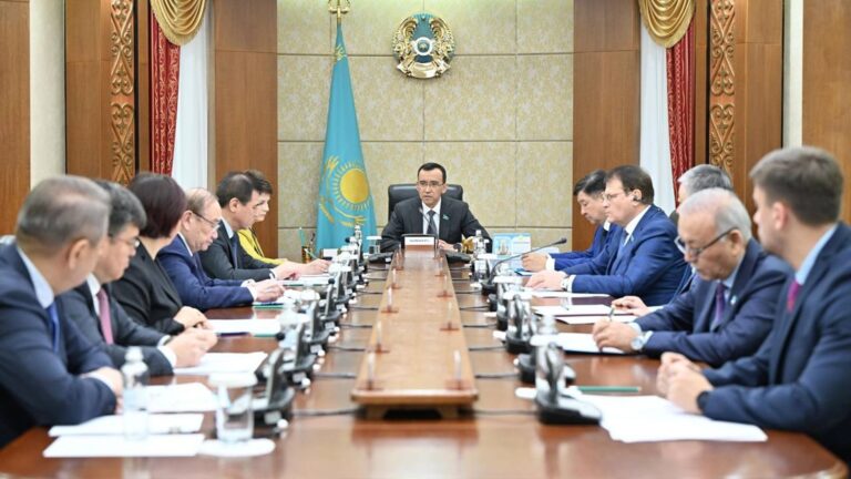 Вице-президент қызметі кімге бұйырады