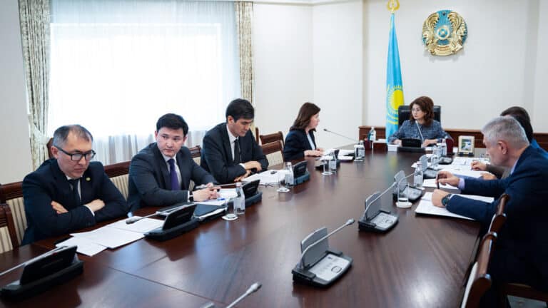 Балаевой доложили о снижении подростковой преступности в Казахстане на 8%