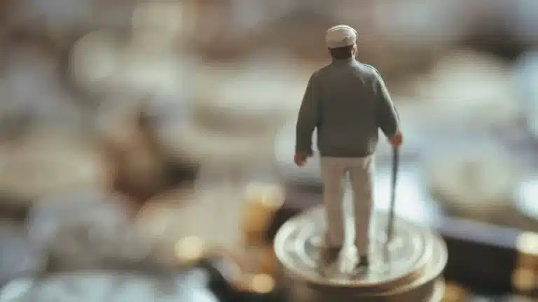 Жасы емес, еңбек өтіліне қарай: Қазақстанда зейнетке шығу реформасын өзгерту ұсынылды