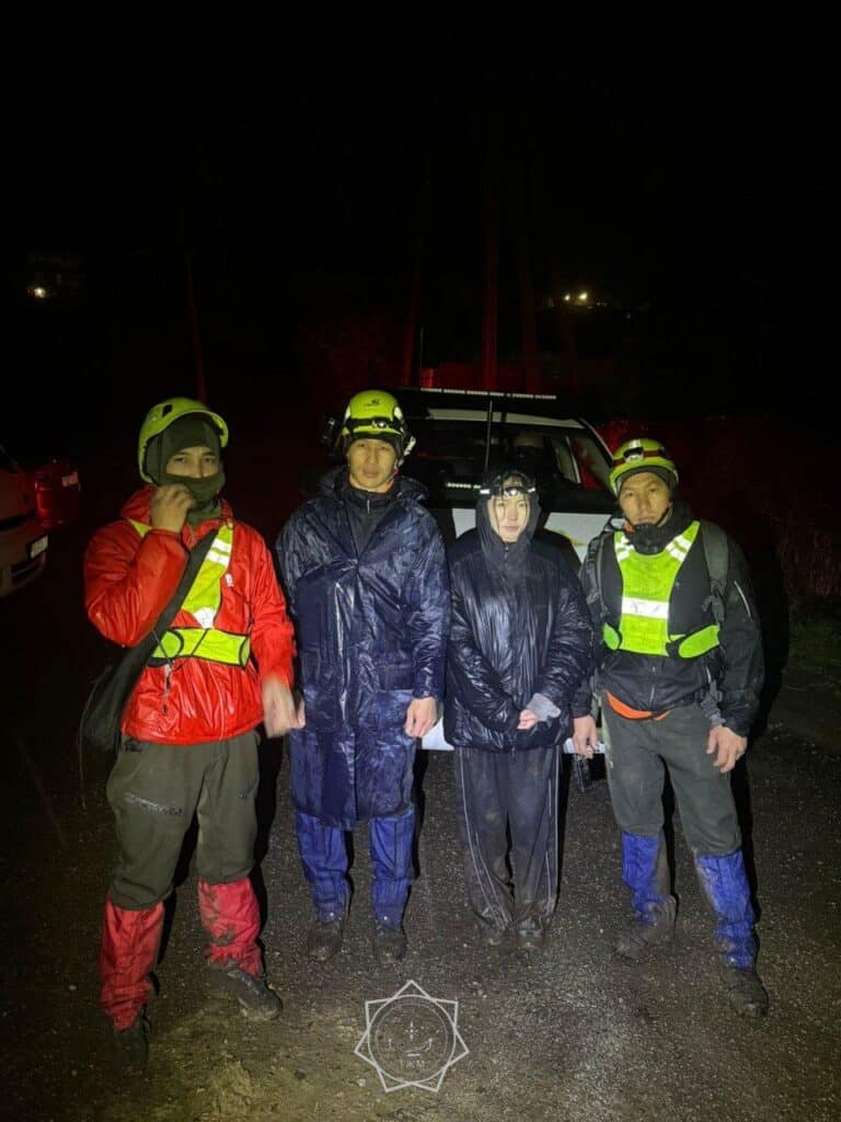 В горах близ Алматы спасли 19-летнюю туристку