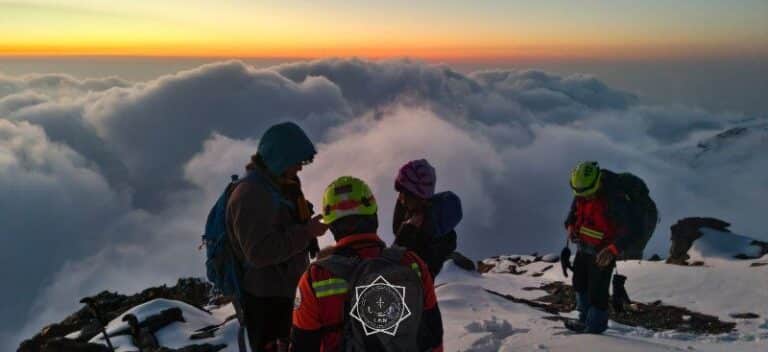 Двух подростков спасли в горах Алматы после потери маршрута