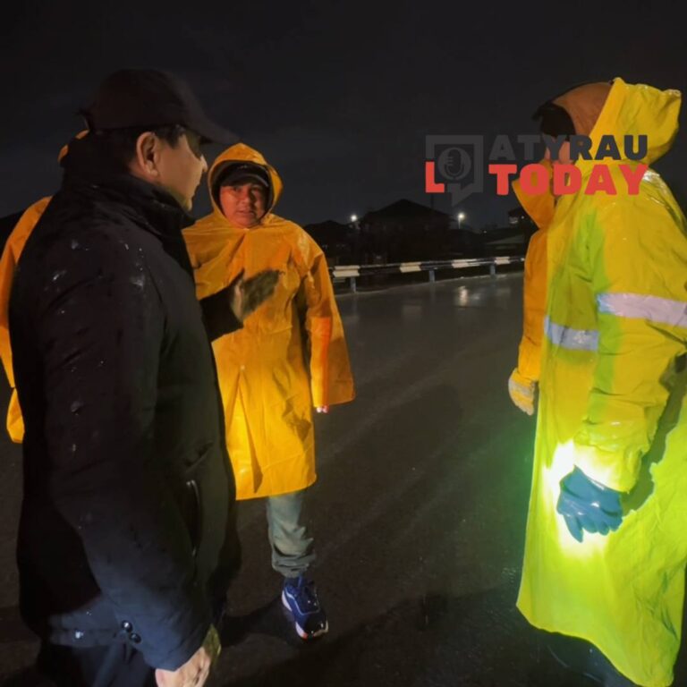 В Атырау устраняют последствия сильного дождя: ситуация на контроле у акима