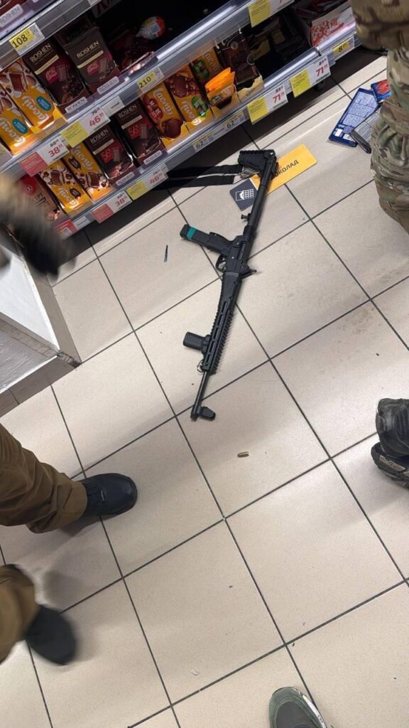 В Киеве в ходе нападения неизвестного погибли пять человек, еще 10 человек ранены