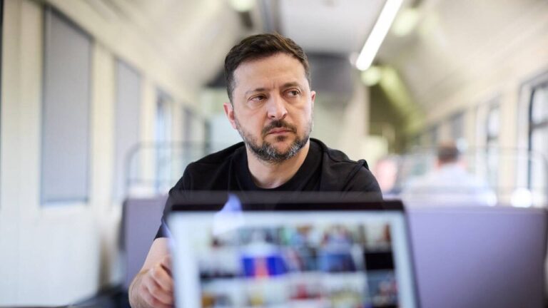 Зеленский: Трамп не может быть гарантией мира в Украине