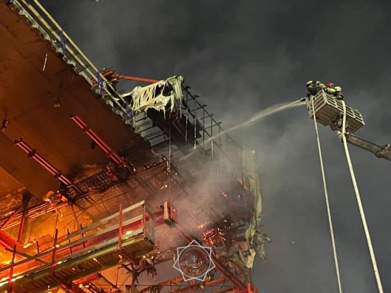 В Павлодаре уже второй раз за год тушили уникальный мост через Иртыш