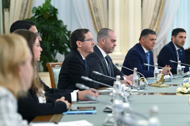 Казахстан и Израиль обсудили прямые рейсы и налоговые соглашения