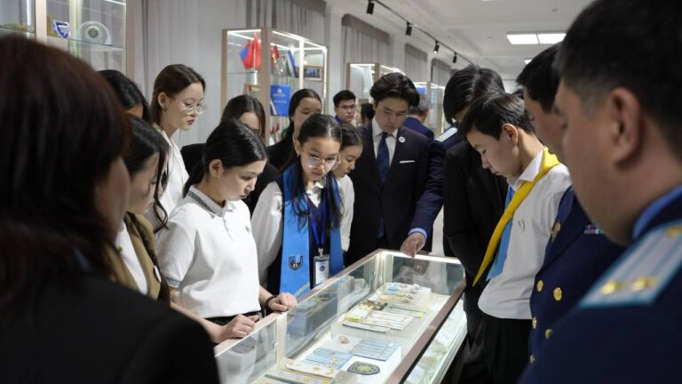 Будущие прокуроры из школ Астаны встретились с руководством Генпрокуратуры