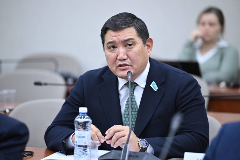 Коммерциялық жобаларға қатысы бар мәслихат депутаттары дауыс бермеуі керек – Базарбек