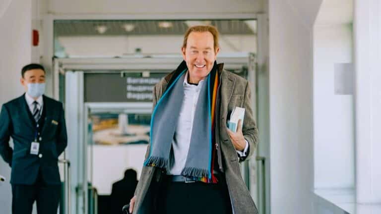 Air Astana-ның бұрынғы басшысы Питер Фостер Қазақстаннан көшіп кетті