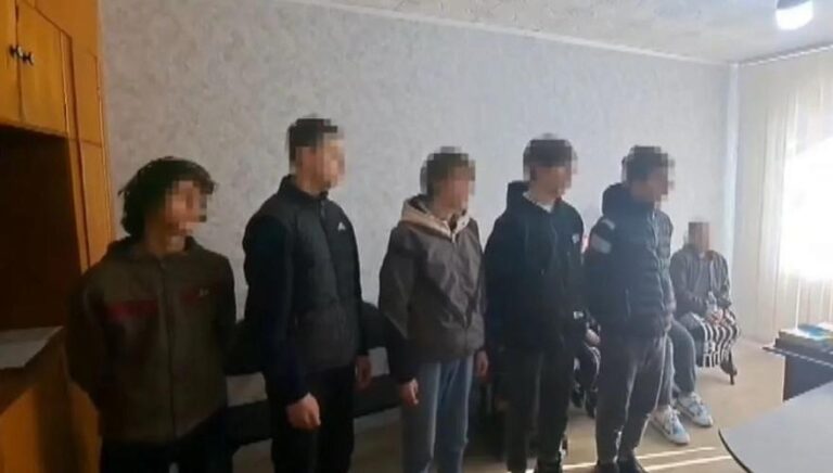 Подростки жестоко избивали пенсионера в Темиртау: суд вынес приговор