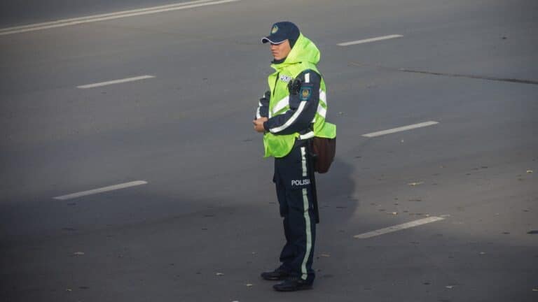 Полиция Мангистау спасла венгерского туриста от дождя на трассе
