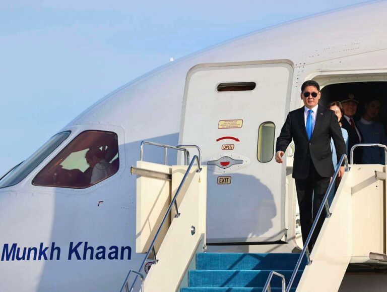 Президент Монголии прибыл в Казахстан с госвизитом