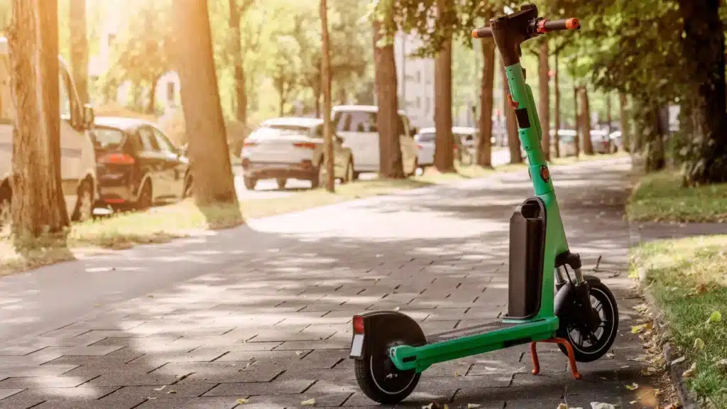 Енді көшеде қараусыз қалған  электросамокатты полиция тартып алады