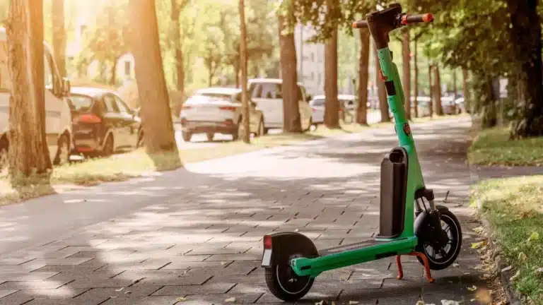 Енді көшеде қараусыз қалған  электросамокатты полиция тартып алады