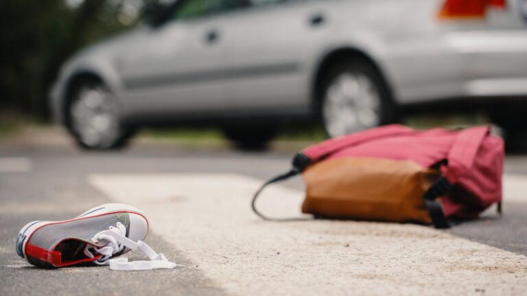 Семилетняя ученица погибла перед зданием школы Binom в Атырау