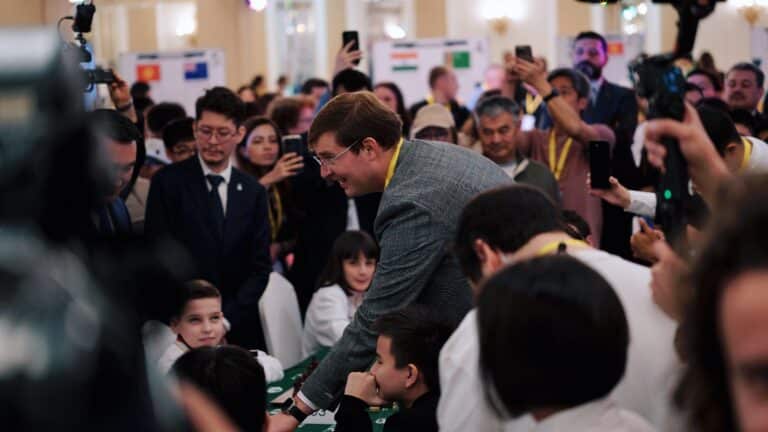 Алматинские школьники соревнуются с лучшими командами Азии по шахматам