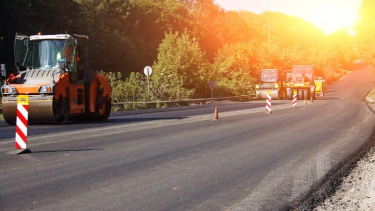 В Казахстане стартовал масштабный сезон ремонта дорог