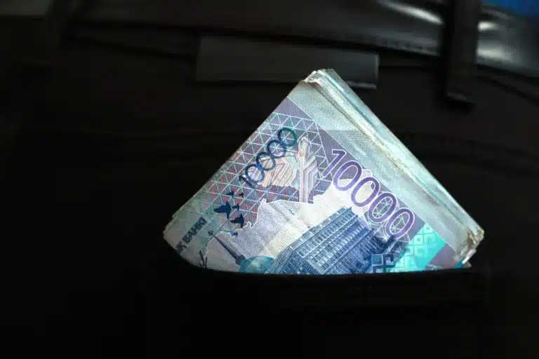 По делу о крупных хищениях в вузе Шымкента осудили еще восьмерых