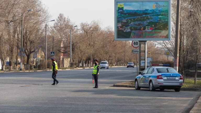 Полиция Алматы отправила на штрафстоянку 2 тыс. машин за два дня