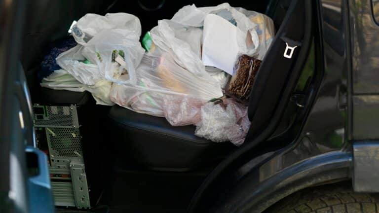 Снаряд на заднем сиденье: как незакрепленные вещи убивают при ДТП