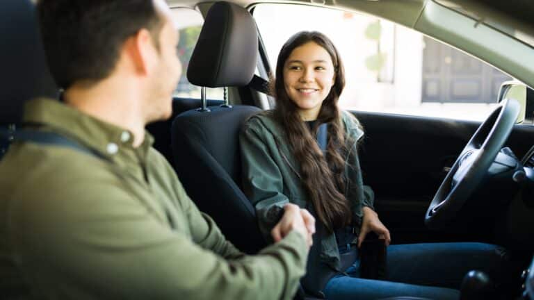 В Казахстане растет число нелегальных автоинструкторов на фоне всплеска ДТП