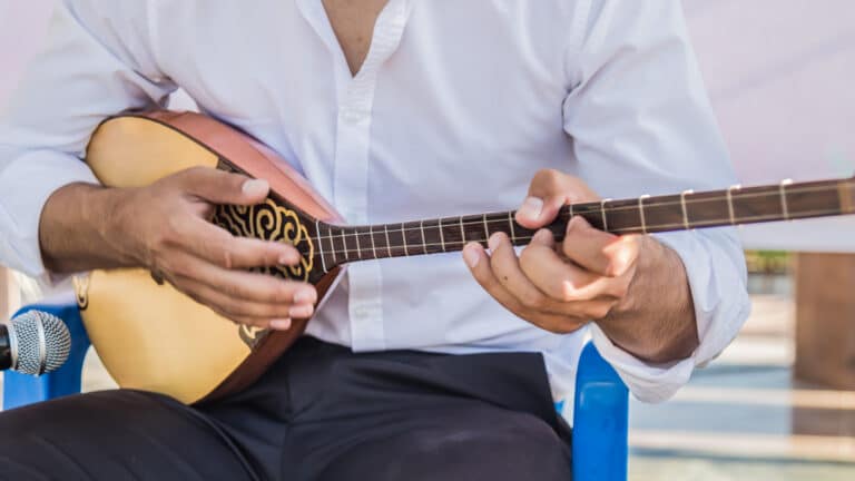 Ақтөбеде домбыраны «харам» деп атаған тұрғын қамауға алынды