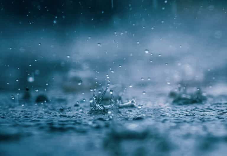 Штормовые предупреждения объявлены в 16 регионах Казахстана