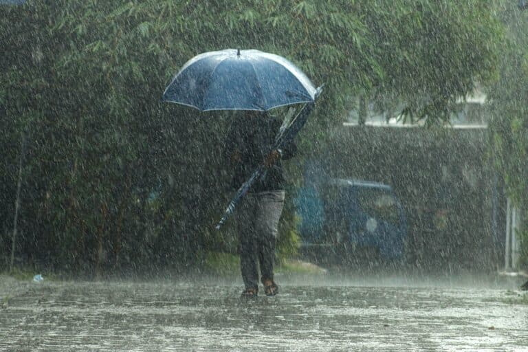 Казахстан накроют дожди, грозы и заморозки