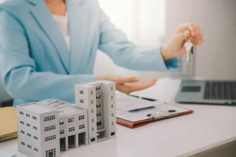 Лжериэлтор в Кокшетау обещала клиентам дешевые квартиры